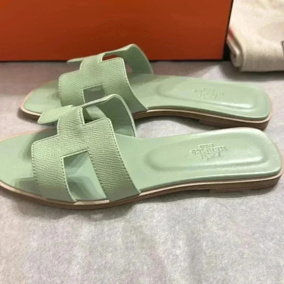 HERMES ORAN SANDALS 
VERT JADE
NEW IN BOX FULL SET - Picture 8 of 11